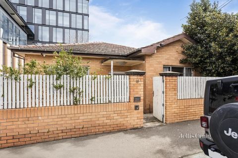 Expressions of Interest On a significant allotment measuring approximately 336sqm, this single level brick-built residence represents a fabulous opportunity to renovate, making the most of its super convenient location, or alternatively investigate d...