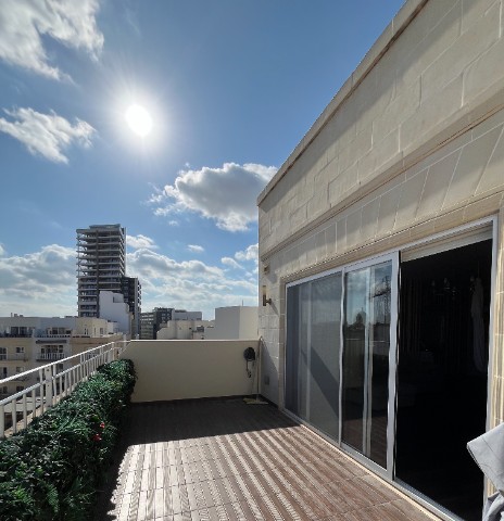 PENTHOUSE for sale with 1 bedroom in Gzira PRICE 385 000 100 meters from the sea Area 90 sq.m 1 bedroom 2 bathrooms Bedroom has access to 2 balconies Floor 5 LARGE terrace Option to rent a parking space Location Gzira 1 minute walk to Gzira promenade...