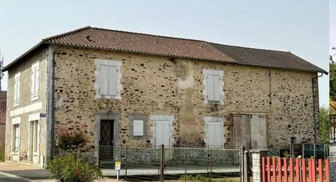 Situé sur la commune de Bussière-Poitevine à proximité de toutes les commodités maison de 140 m2 composée de 2 logements à restaurer. une grange attenante de 45m2, une cave, et remise. Le premier logement situé au rez de chaussé se compose d'une entr...