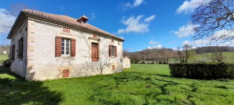 Excellent opportunity, very well situated, with uninterrupted views, this former farmhouse with several Quercy stone buildings has great potential. The main house is frost and water free and offers a 101 m² cellar, 112 m² of open space to convert and...