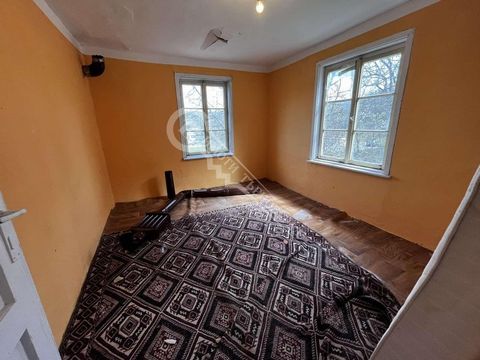 Imoti Tarnovgrad offers you a two-storey house in the village of Sharani, which is located 5 km from the town of Gabrovo. The offered property is located in the central part of the village. On the first floor there is a corridor, a bedroom, a large l...