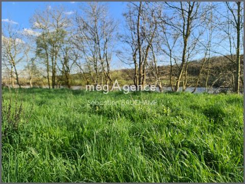 For nature lovers 2 km from CHAUVIGNY, I offer you this leisure land of 739m² composed of 2 plots bordered on the edge of the Vienne (40 m of bank). Ideal for recharging your batteries and spending a pleasant weekend with your family To discover quic...