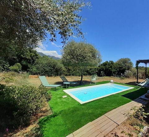 In SOTTA, between the international airport of FIGARI and PORTO-VECCHIO, the first seaside resort of Corsica, the COTI IMMOBILIER agency is pleased to make you discover this house of 50 m2 of living space with its small and very pleasant swimming poo...