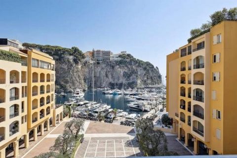 The apartment consists of an entrance hall, a double living room, living room and dining room with loggia overlooking the port, a fully equipped kitchen, 3 beautiful bedrooms with en-suite bathrooms and a guest toilet. A double parking space and a ce...