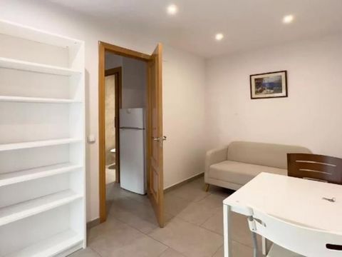 Exterior apartment, 1 bedroom with capacity for 2 people, has internet access, balcony. The fully equipped independent kitchen with fridge, oven, freezer, washing machine, microwave, kitchen utensils. The apartment is located two minutes from the Bar...