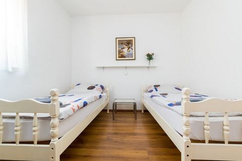 Dit comfortabele appartement op het Kroatische Krk beschikt over een fijn terras waarop je kunt ontspannen. Er zijn 2 slaapkamers waar 4 personen in kunnen verblijven. Deze optie is geschikt voor gezinnen. Je kunt de dag beginnen met een frisse duik ...