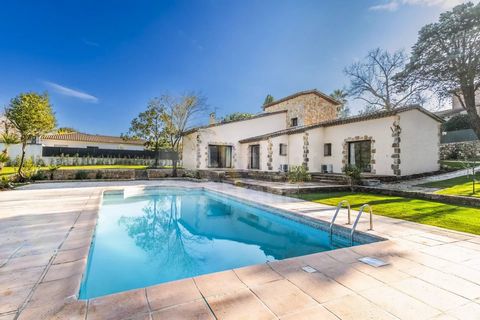 Located in a tranquil residential area just minutes from the village of Valbonne, this renovated old bastide exudes charm and authenticity. With its preserved character and unique architectural details. Nestled on a flat plot of 2528 m², adorned with...