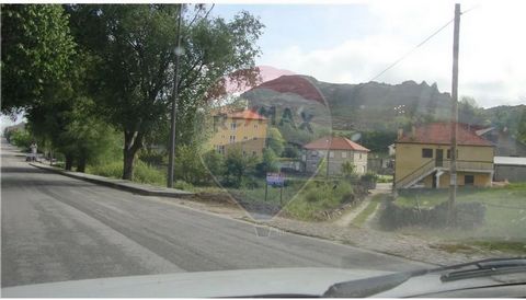 Land with about 600m2 with feasibility of construction, located in the parish of Castro Laboreiro, fruit of its location and the proximity of the center of the village offers the whole community of easy travel along with tranquility that the area off...