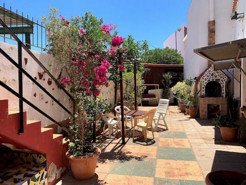 Unique Opportunity: Currently destined for vacation housing (youth hostel) with good occupancy level. This spectacular home was completely renovated and is located in the La Orilla area (Sardina del Sur), and also offers: Spacious Layout: Built on a ...