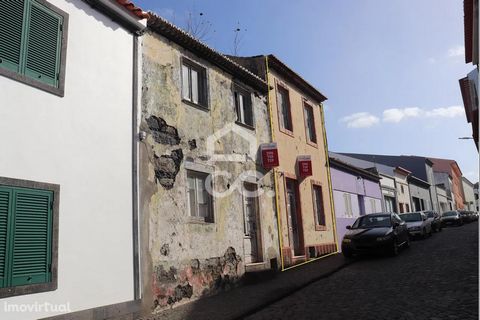 House with 4 Bedrooms to Recover 2 Fronts Patio Center of the Parish of The Matrix Proximity to Zona Balnear Matriz is a Portuguese parish of the municipality of Ribeira Grande with a geographical area of about 10.82 km2 and 3 777 inhabitants (2021),...