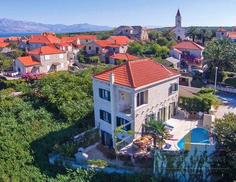 Stone villa in a great location, 800 m from a beautiful beach and crystal clear sea. The island of Brač is the largest Dalmatian island and offers a combination of a rich tourist offer and untouched nature and is connected to Split by regular ferry l...