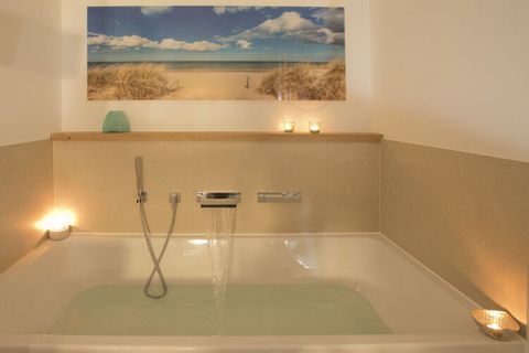 Geniet van een vakantie met zeezicht voor 2 personen, buitenzwembad, zwembad met zeezicht, sauna en infraroodcabine boven de pier in Sellin! Extra bed mogelijk!