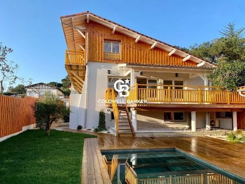 Coldwell Banker Immoba Realty, Cap Ferret agency, is delighted to present: A spacious, family villa located on the second row, offering breathtaking views of the Bassin. This exceptional property offers a unique living environment. The large, bright,...