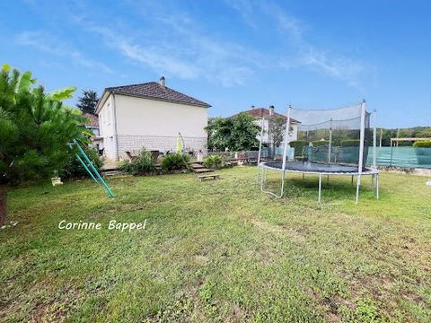 Family house in pretty village. Mandate managed by Corinne Bappel. ITS LOCATION AND DESCRIPTION In the pretty village of Cubjac crossed by the Auvézère, with several small shops, this house from the 60s comprises: - on the ground floor: entrance, liv...