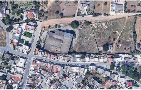 Land for construction in the city of Olhão with a total area of 9,108 m2, being able to build an aparthotel or a magnificent luxury hotel. It can count on several bedrooms, swimming pool, golf course, rooftop, among several leisure areas. The land is...