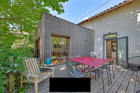 Located in the heart of the popular Croix de Fer district in Nimes, this magnificent house from the 1930s has 180m2 of living space. Completely renovated, it embodies the perfect alliance between contemporary elegance and authentic charm. As soon as ...