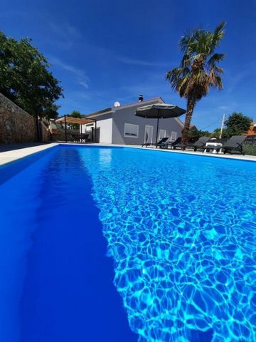 Villa with swimming pool in Garica, Vrbnik, on Krk island (peninsula)! Total area is 90 sq.m. Land plot is 450 sq.m. It consists of a modern open space living room connected to the kitchen and dining room, 3 bedrooms and 3 bathrooms, a storage room a...