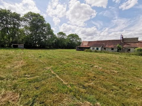 In the countryside, in a dead end, near the village of Longny au Perche, the AMI agency offers for sale a farmhouse to renovate adjoining on one side of 100m2 habitable, on nearly 8000m2 of land. The farmhouse consists of one level, a living room wit...