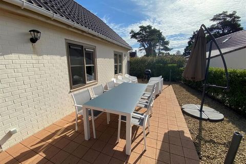 During your stay in this spacious, relaxing accommodation you will forget all your worries. Charming holiday home in the Duinengolf domain in Koksijde with 3 bedrooms for up to 6 people. Private parking and enclosed garden, ideal for a family with ch...