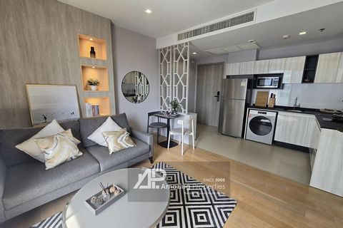 Condo 1 chambre à vendre au HQ Thonglor by Sansiri. Ce condo de 50,89 m² présente une décoration chaleureuse avec un balcon (orienté sud), une cuisine ouverte et une salle de bains avec baignoire et douche séparée. Features: - Lift - Fitness Center -...