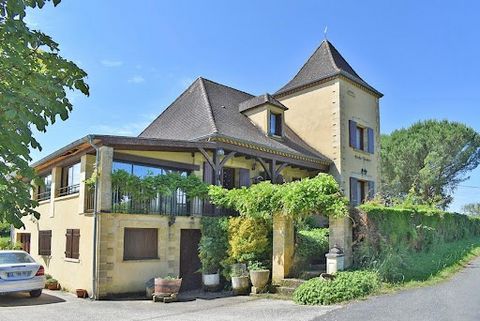 24620 Marquay. Huis van het type Périgord, land van ca. 1027 m². Verkoopprijs: 275.600 euro (Makelaarskosten betaald door de verkoper). Gelegen in het hart van de Périgord Noir, op 10 km van Sarlat la Canéda, dit huis in Périgord-stijl, gebouwd in 19...