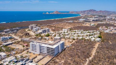 Gemeubileerd Cabo San Lucas Pakket Condo 2 slaapkamers, 2 badkamers, ondergrondse parkeergarage met wijnkelder Het gebouw heeft voorzieningen, een semi-olympisch zwembad, een fitnessruimte, een clubhuis en een dakterras met een ongelooflijk uitzicht ...