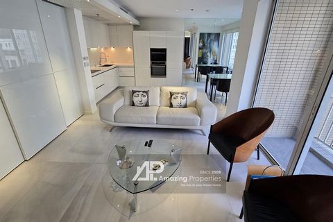 Dit moderne appartement van 96,92 m² (1.033 m²) is gelegen in de meest elitaire wijk van Bangkok, in een prestigieuze straat met eenrichtingsverkeer. Het ligt op slechts 5 minuten lopen van het Lumpini Park, de centrale ambassade, het centrum van Chi...