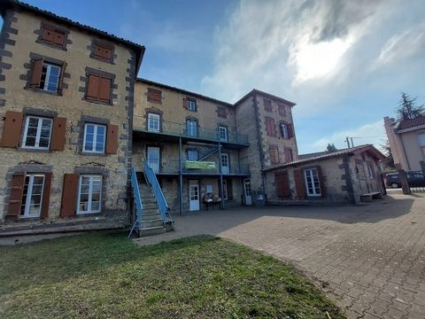 ZELDZAAM! Cabinet Coubertin biedt u, op 5 minuten van Ennezat, op 15 minuten van Riom, op een perceel van 1.000 m2, een mooi pand bestaande uit een hoofdgebouw van ongeveer 650 m2 inclusief kantoren, 2 refters met een professionele keuken, 9 slaapkam...