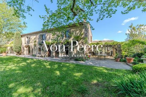 Discover this splendid property of 2.5 hectares, carefully selected by Von Peerc, nestled in a haven of peace just 3 minutes from the village center. Dating back to the 18th century, this authentic 450 m² farmhouse will captivate you with its generou...