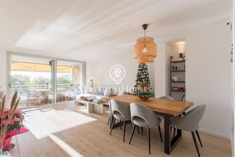 Descubre tu nuevo hogar frente al puerto deportivo El Balís. Te presentamos este encantador apartamento de 4 habitaciones y 2 baños, recién reformado y listo para convertirse en tu refugio ideal. Situado en una ubicación privilegiada, este inmueble o...