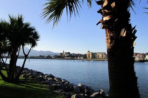 NAFARROA 102 Laat u in Hendaye verleiden door de charme en de ligging van dit pand, perfect voor een geslaagde vakantie met familie of vrienden. Slechts 300 meter van het strand met directe toegang tot shuttles en bushaltes, 2,3 km van het centrum en...