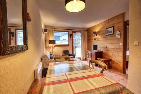 Cet appartement chaleureux, situי au coeur de Morillon 1100, est parfait pour 4 personnes, avec la possibilitי d'en accueillir 6 avec des couchages supplיmentaires dans le sיjour. Il comprend une chambre avec un lit double et un lit superposי (adaptי...