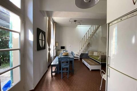 Approfittate delle vostre vacanze sulla magnifica isola di Porquerolles con questa villa de plein pied pouvant accueillir 8 persone. Questa villa confort vi propone: - Soggiorno - una cucina équipée - 2 camere con letto doppio - 1 camera in fila con ...