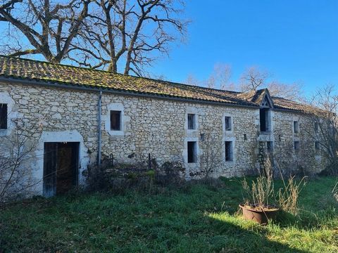 MOOI STENEN GEBOUW om te rehabiliteren tot een huis, op een perceel van 3.800 m² Op een oppervlakte van 190 m² kunt u een woning naar wens inrichten Dak en casco in goede staat LEUKE DEAL / OM SNEL TE BEZOEKEN!! Deze onroerend goed advertentie is ges...