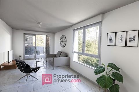 Situé dans une copropriété récente et sécurisée datant de 2015, cet appartement de 2 pièces vous offre un cadre de vie idéal, alliant tranquillité et modernité. D'une superficie de 42 m², il bénéficie d'une belle luminosité et d'une absence totale de...