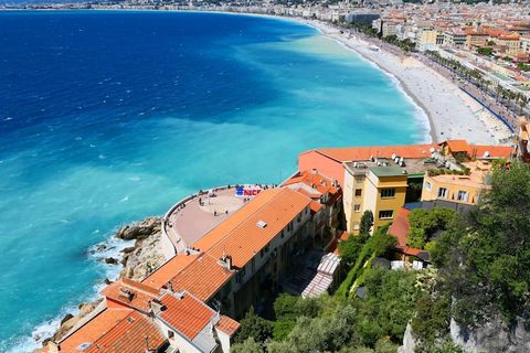 Ce spacieux appartement de 70 m² est parfaitement situé au cœur de Nice, à seulement 100 mètres de la plage et à 12 minutes à pied de la place Masséna. Situé au 4ème étage d'un immeuble avec ascenseur, il offre un séjour confortable et pratique avec ...