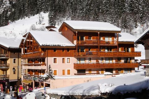 Diese angenehme Residenz liegt ideal im Herzen des Dorfes und bietet direkten Zugang zu den Skipisten und die unmittelbare Nähe zu Geschäften, was die perfekte Mischung aus Bequemlichkeit und Komfort für Ihren Urlaub bietet. Die 2-Zimmer-Wohnung mit ...