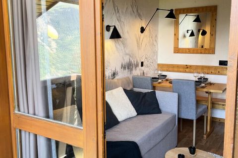 La vostra casa vacanza si trova nella Résidence Les Brigues. Situato a Courchevel 1550, è composto da due chalet comunicanti, la cui architettura si fonde perfettamente con il paesaggio circostante. In inverno il Residence propone la partenza ski-in/...