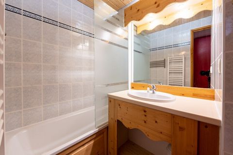 Het appartement in Modane heeft 2 slaapkamer(s) en kan gereserveerd worden tot 6 personen. Accommodatie De accommodatie heeft een oppervlakte van 40 m² issmaakvol gemeubileerde en is volledig uitgerust, gelegen direct aan de skipiste, met uitzicht de...