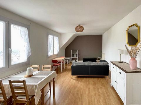 EXCLUSIVITÉ - QUIMPER 29000 - Quartier du FRUGY- Appartement MEUBLÉ de 2 chambres. Appartement MEUBLÉ T3 lumineux, situé au calme d'une impasse et au 2ème et dernier étage d'une petite résidence de trois logements. Il comprend une entrée avec placard...