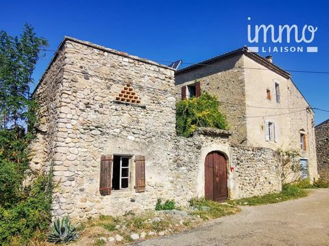 A 5min d'Aubenas, principal bassin économique du sud Ardèche. Maison indépendante en pierre de pays avec terrasse exposée sud offrant une vue superbe sur la rivière Ardèche et les environs. Cette propriété comporte deux parties attenantes avec grand ...