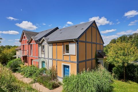 El espacioso complejo vacacional se encuentra idílicamente en el paisaje y ofrece todo lo necesario para unas vacaciones relajantes. Además de una piscina comunitaria al aire libre (abierta de mayo a septiembre), también hay una piscina climatizada c...