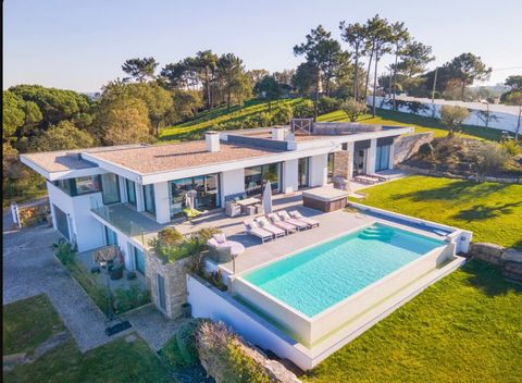 Haus T5 auf zwei Etagen + Chalet T2 in Alfeizerão (Alcobaça), mit herrlichem Blick auf die Bucht von São Martinho do Porto und Serra dos Candeeiros, auf einem Grundstück von 5000 m². Schwimmbad mit Whirlpool und Terrasse, 2 Garagen, Weinkeller, See m...