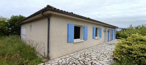 Dans un hameau de Roullet-Saint-Estèphe à 5 min de toutes les commodités et 10 min de la zone commerciale de La Couronne, venez découvrir cette maison de plain pied des années 80 avec garage comprenant 4 pièces sur une parcelle clôturée d'environ 200...