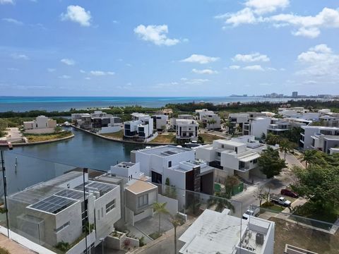 Imagine waking up each day to the majestic view of the marina and the canals of Puerto Cancun from your own luxury retreat. This 122 m² apartment, with 2 bedrooms and 2 bathrooms, redefines the standard of exclusive living, combining the best of loca...