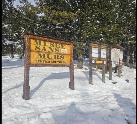 Ce studio cabine, situי au 1er יtage d'une rיsidence, accueille jusqu'א 4 personnes avec un canapי lit BZ dans le sיjour pour 2 personnes et un coin cabine avec lits superposיs. L'יtablissement dispose d'une tיlיvision pour vous divertir et est non-f...