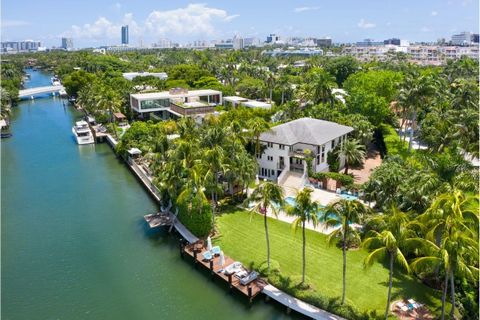 Zachodnie widoki na zachód słońca położone na pożądanych i prestiżowych Wyspach Gated Sunset Islands, ta kraina oferuje majestatyczne panoramiczne widoki na Zatokę Biscayne, aby zbudować swój wymarzony dom. Plany skrobi Ralpha Choeffa zawarte w sprze...