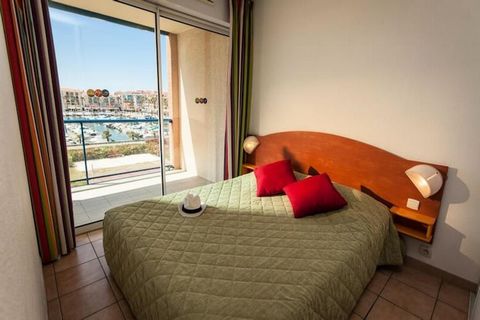 This charming apartment, located in a prime seaside resort, offers a comfortable stay for up to 4 people. The living room features a convertible sofa for 2 people, and the bedroom includes a double bed for a restful night’s sleep. The property is pet...