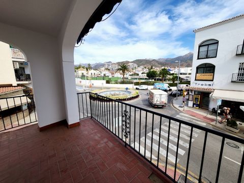 Very spacious apartment in Nerja with 4 bedrooms, with large terraces, in the Parador area, right in the centre and just 4 minutes walk from Burriana beach. This apartment is located on the first floor of a building in the Parador area, the most soug...