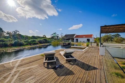 Fantastic 5-bedroom property | 227m2 | 7500m2 plot | lake | playing fields | garden | Melides, Grândola A beautiful 227 m2 property with 5 suites surrounded by a magnificent garden on a plot of 7500 m2, with a swimming lake, several outdoor areas and...